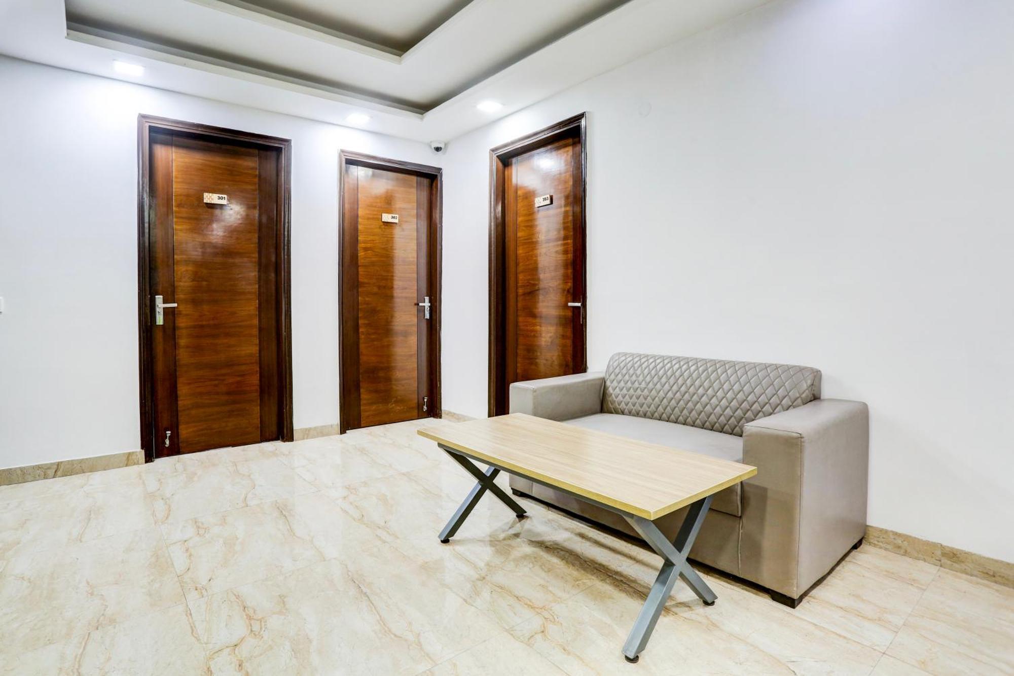 Hotel Greysky Medicity غورغاون المظهر الخارجي الصورة