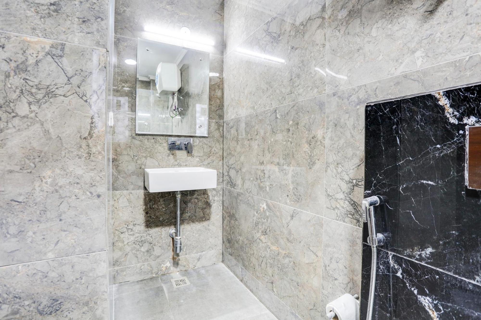 Hotel Greysky Medicity غورغاون المظهر الخارجي الصورة